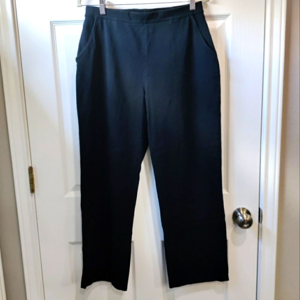 L.L. Bean women's black straight leg stretch pull on pant women's size M…
